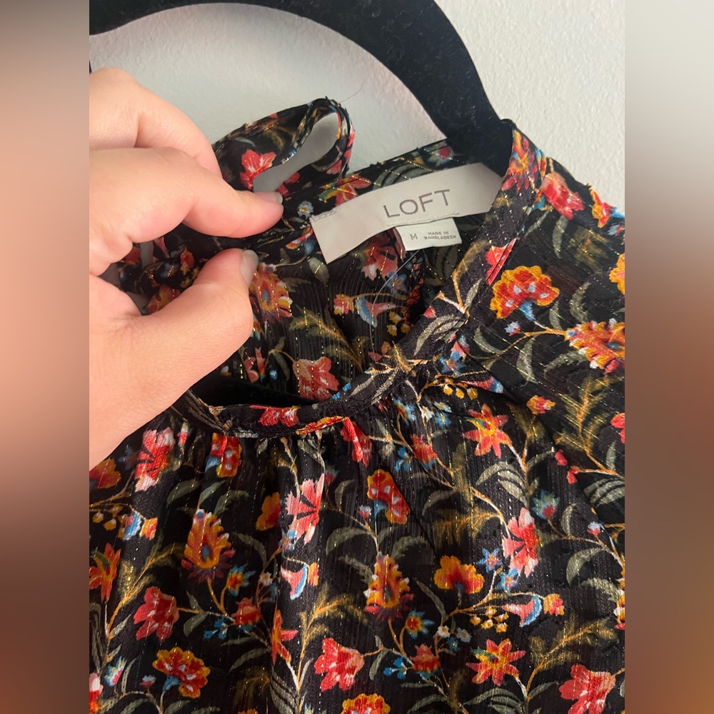 LOFT Floral Blouse M NWT Black Multi Flutter Sleeve Top with Metallic Thread - Picture 3 of 7